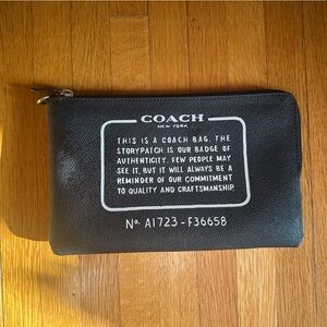 Coach StoryPatch Clutch Large Corner Zip Pouch F1723-F36658 in Black